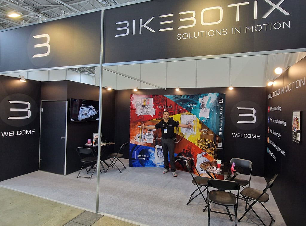 AR-bikebotix-stand2